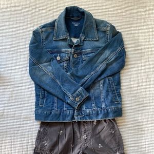 GAP for boys outfit: Denim jacket with skull print shorts (size S)